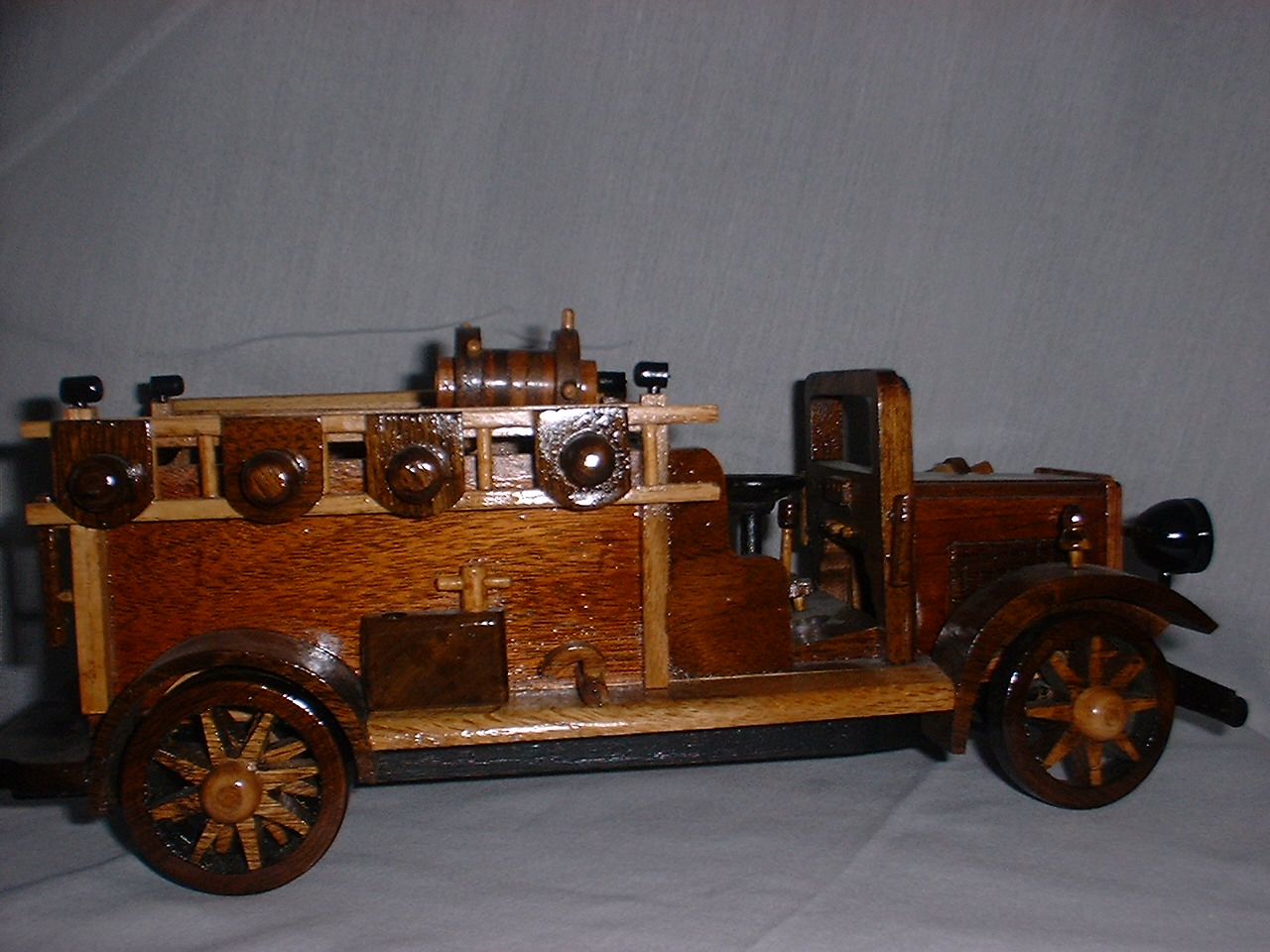 firetruck-1930-4pic.jpg